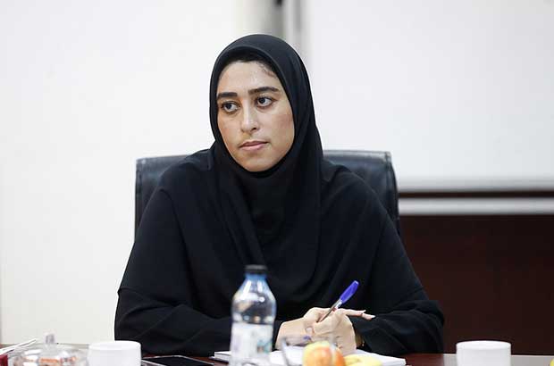 بدریه بحرینی رئیس جدید شورای شهر کیش شد.