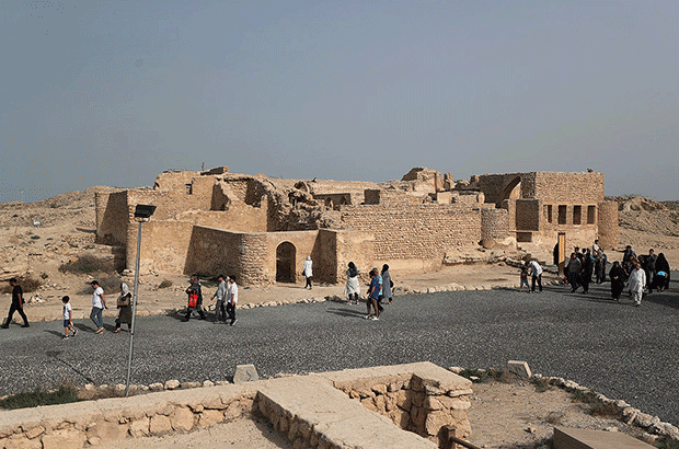 استقبال بی نظیر گردشگران نوروزی از اماکن تاریخی و گردشگری کیش